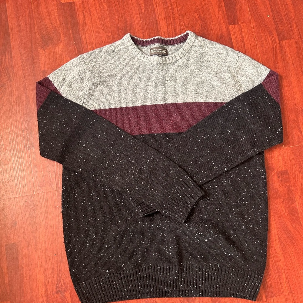 Denver Hayes Gray and Black Sweater